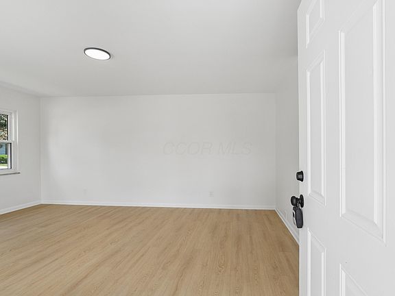 2nd image of 100 Canterbury Dr