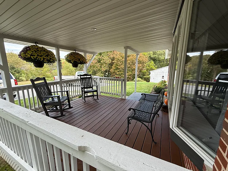 1033 Doe Run Rd — Photo 2