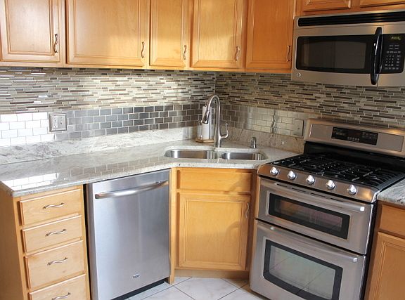 3rd image of 4350 S Lake Park Ave #3S