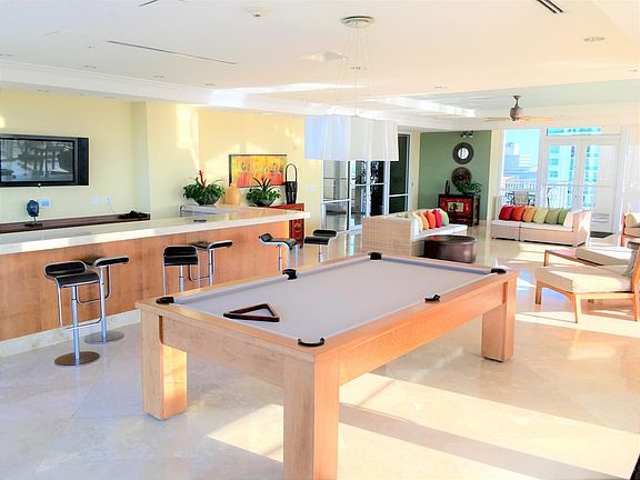 4th image of 511 SE 5th Ave APT 2017