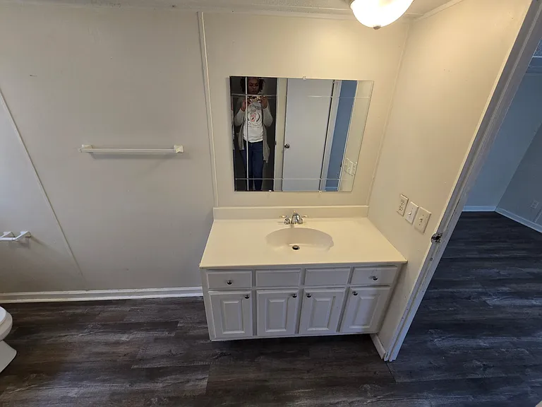 28 Riverside Dr — Photo 12