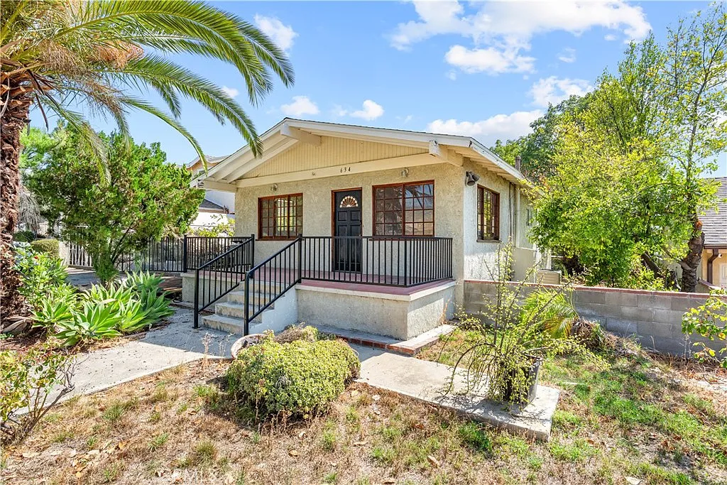 4 bed, 2400 sqft, $4,950 — Photo 4