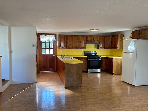 3rd image of 6 Maple Ave #A