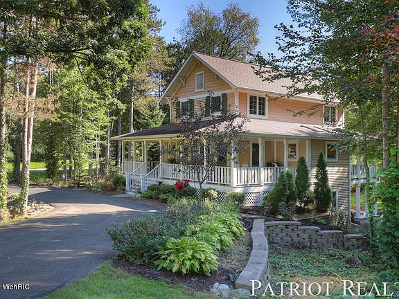 2nd image of 604 Cedar Pines Dr NE