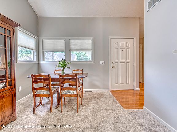 3rd image of 1148 E Maide Marians Ct