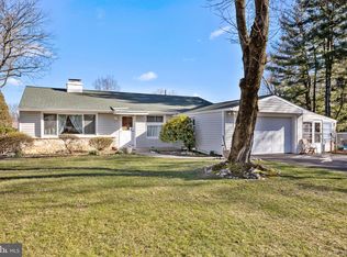 41 Lakeview Dr, Holland, PA