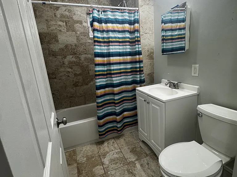 72 Kingsdale St #1 — Photo 9