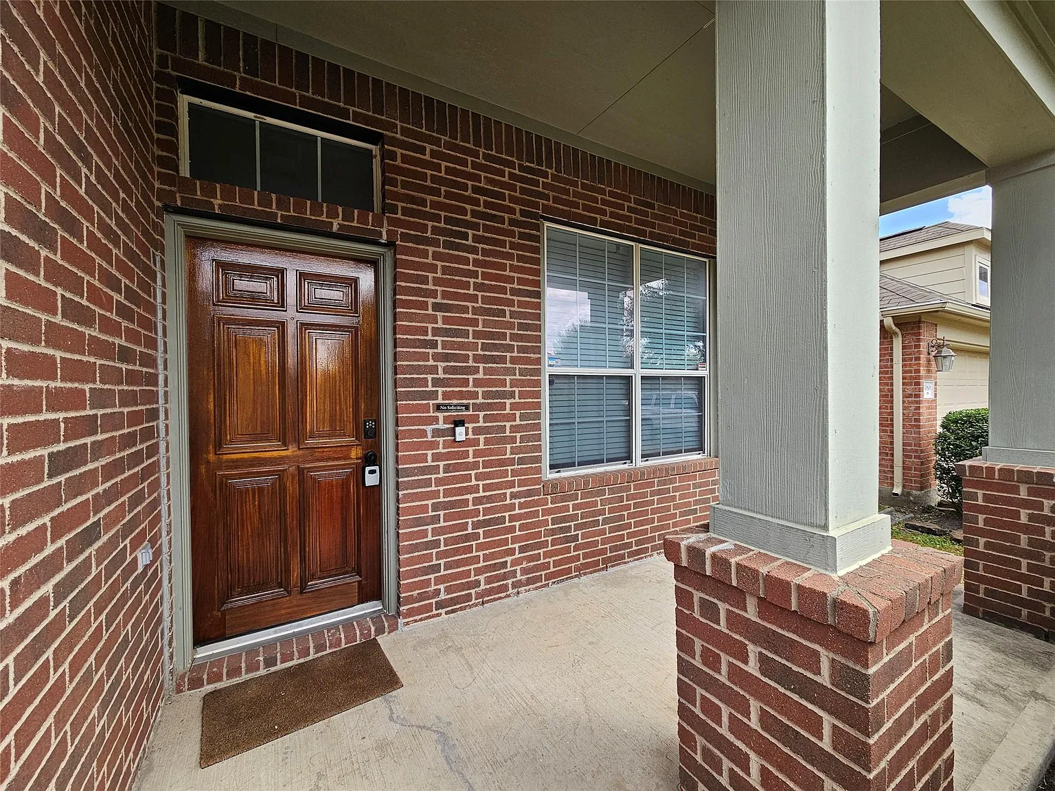 3 bed, 2.0 bath, 2005 sqft, $2,000 — Photo 1