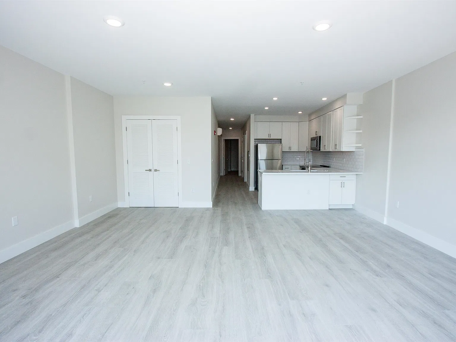 1 bed, 1.0 bath, 1039 sqft, $4,100 — Photo 3