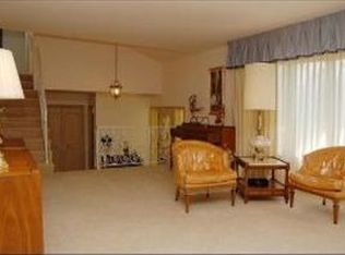 101 E Hiawatha Trl, Mount Prospect, IL