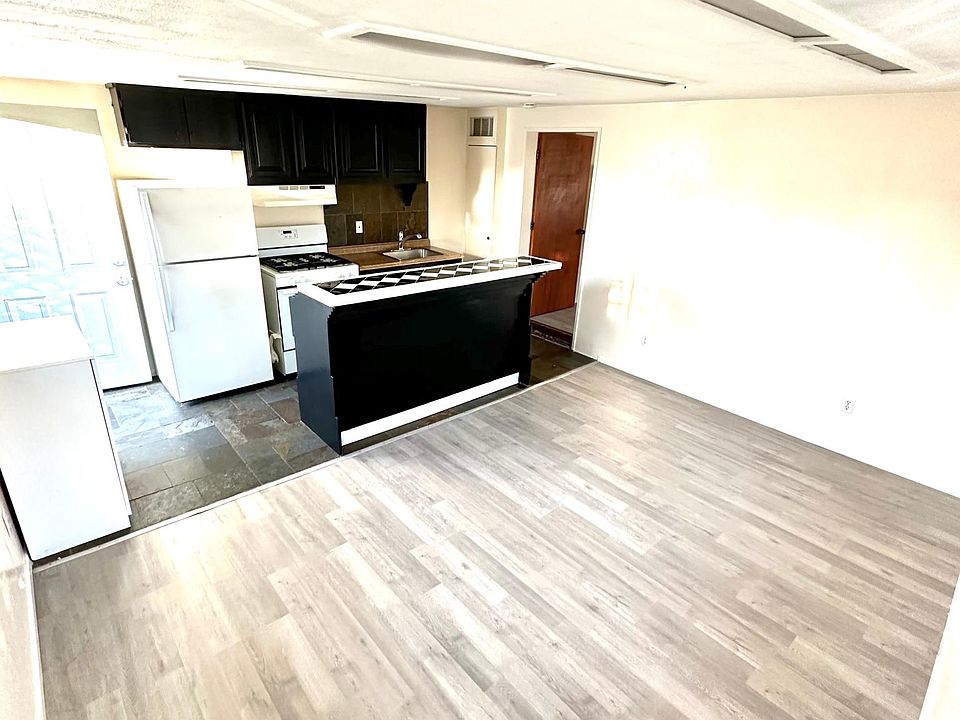 1st image of 324 W Washington St #1