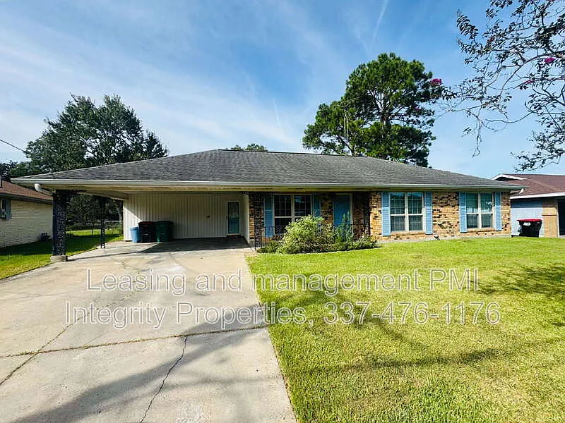 3 bed, 2.0 bath, 1422 sqft, $1,550 — Photo 1
