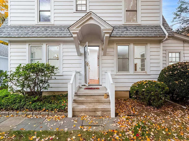 31 Hillandale Rd — Photo 6