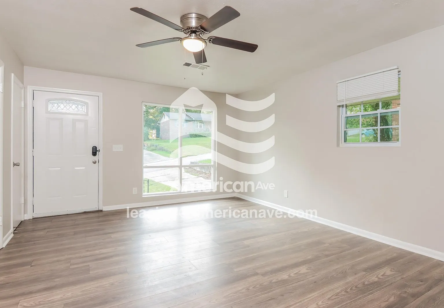 3 bed, 1.0 bath, 975 sqft, $1,025 — Photo 3
