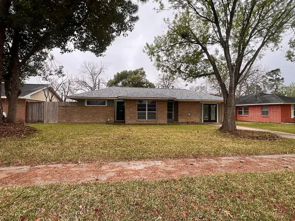 507 Midway Dr, Baytown, TX 77521