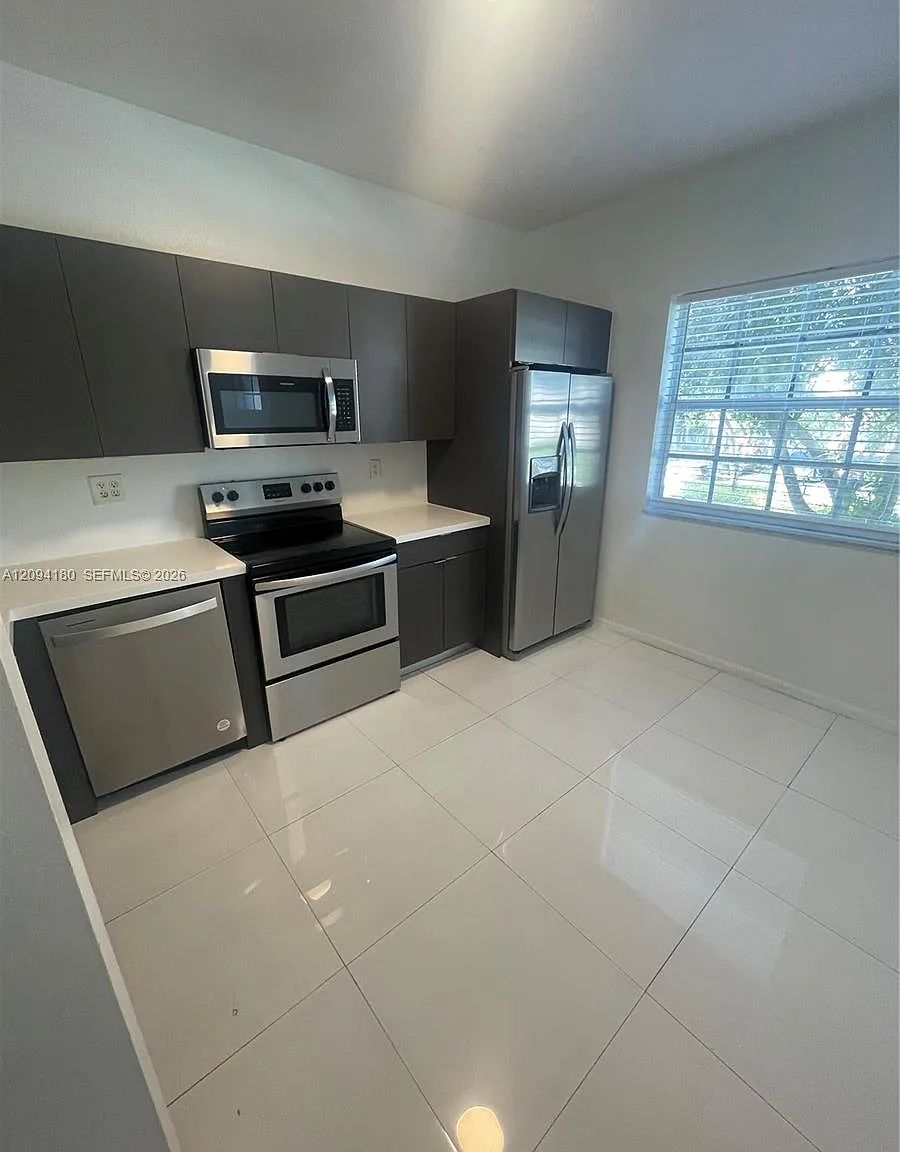 Las Brisas At Doral Condo — Photo 3