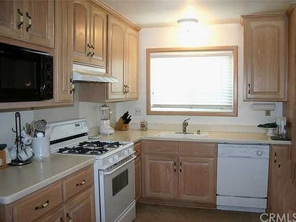 3rd image of 4917 Hazelnut Ave