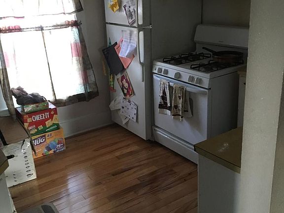 4th image of 479 Emerald Ave NE