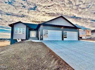 2003 Antler Ave, Bismarck, ND 58503