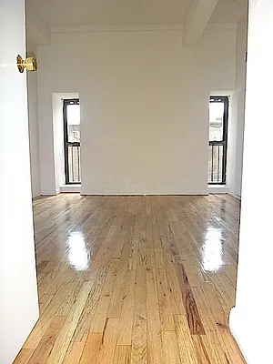 Rented by KVNY Soho | media 16