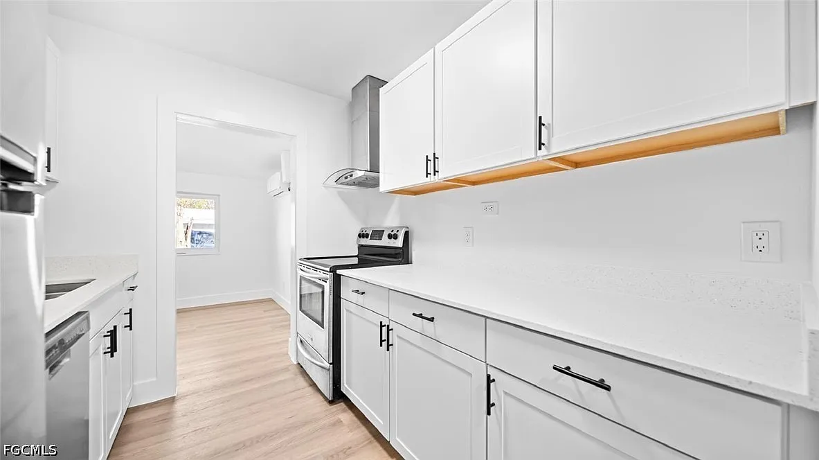 3 bed, 1.0 bath, 962 sqft, $1,800 — Photo 4