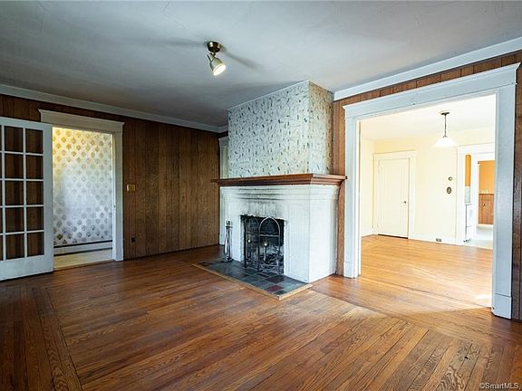 5th image of 607 Central Ave