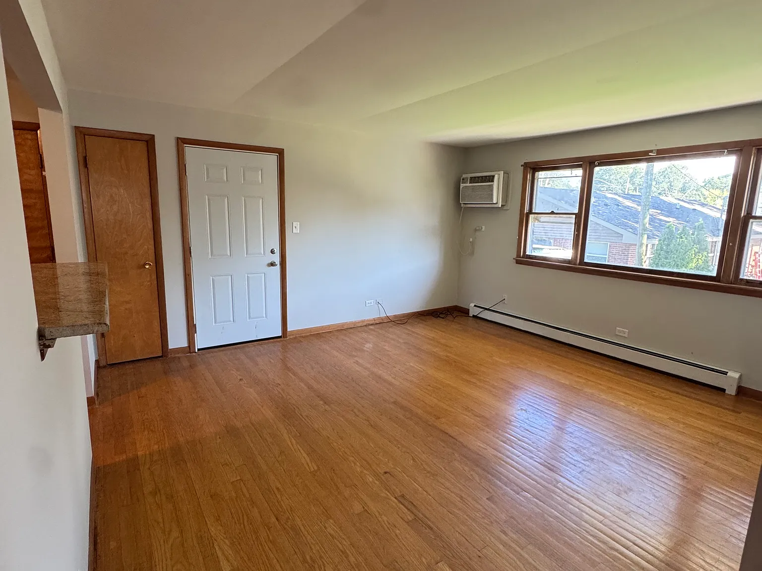 2 bed, 1000 sqft, $1,450 — Photo 3