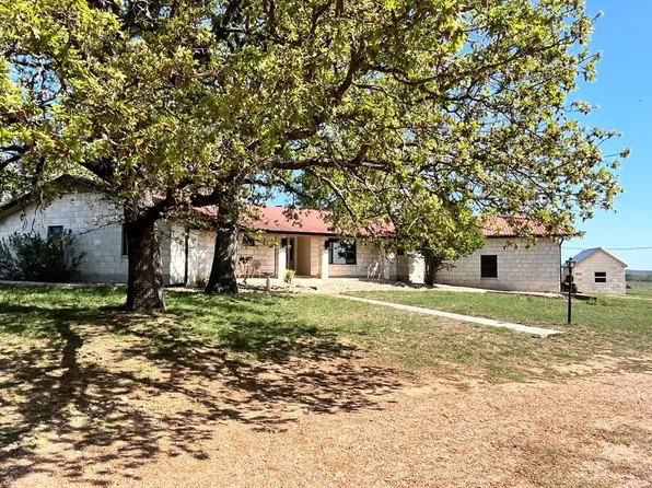 496 Vic Ln, Fredericksburg, TX 78624