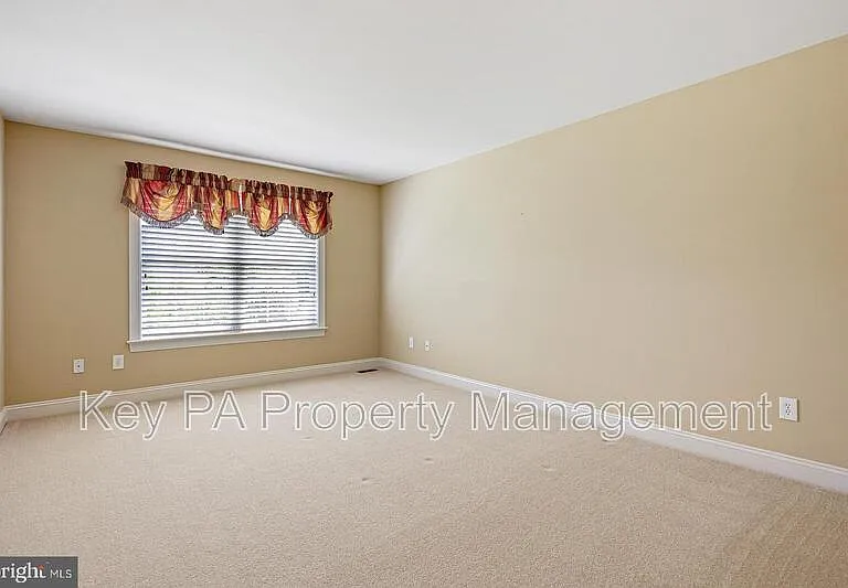 155 Harrogate Dr — Photo 28