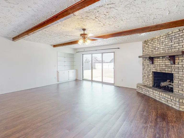 4004 S Maple Ave — Photo 3