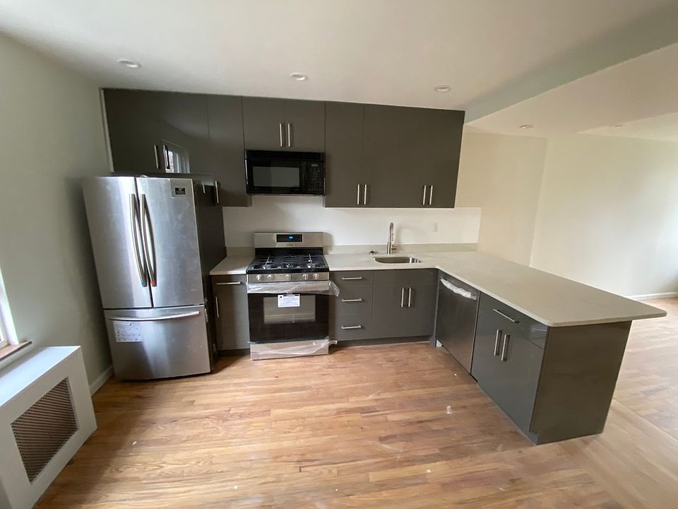 1st image of 3923 48th St APT 2R