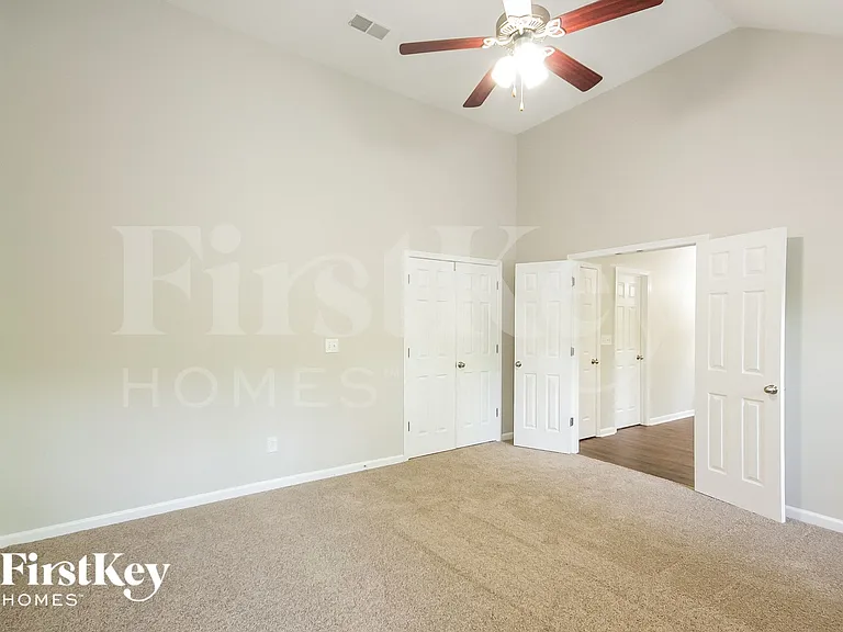 5779 Chatham Cir — Photo 11