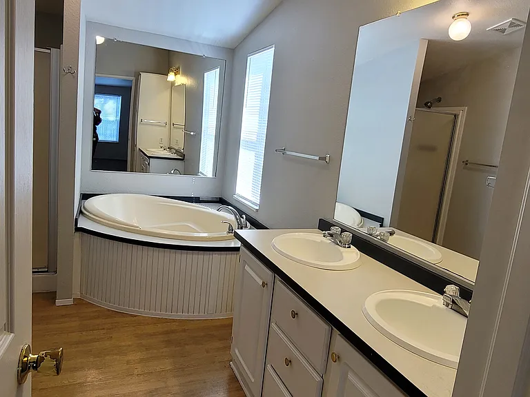1047 W Vine St — Photo 9