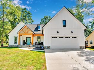 2754 Emperor St, Claremont, NC 28610