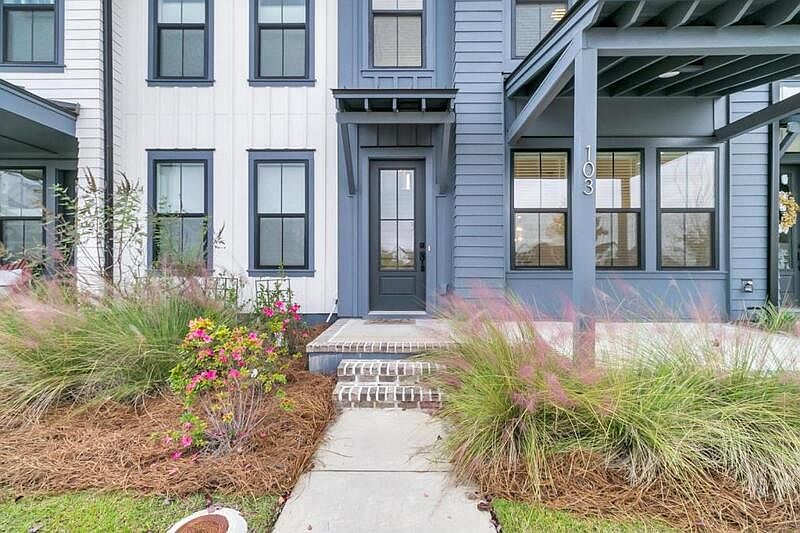 1st image of 103 Pocket Bend Cir
