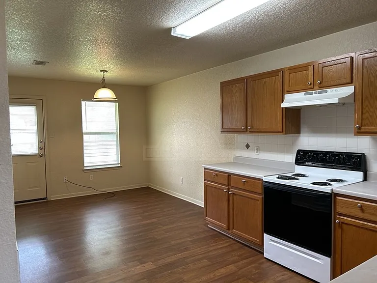 1600 Dugger Cir #A-C — Photo 5