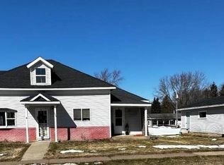 142 E Clark St, Alma Center, WI 54611