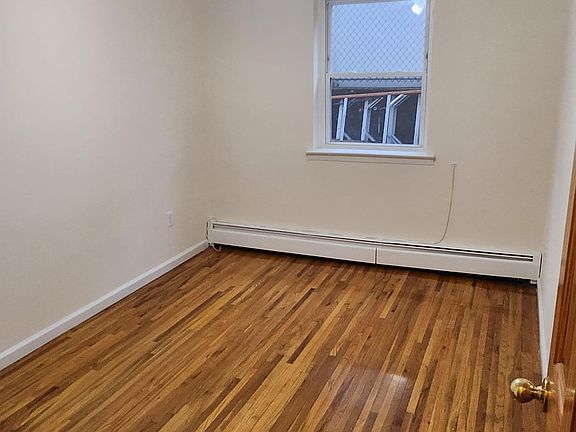 4th image of 827 Vincent Ave #1
