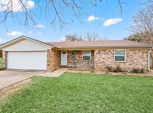 532 Holly Hill Dr, Hurst, TX 76053