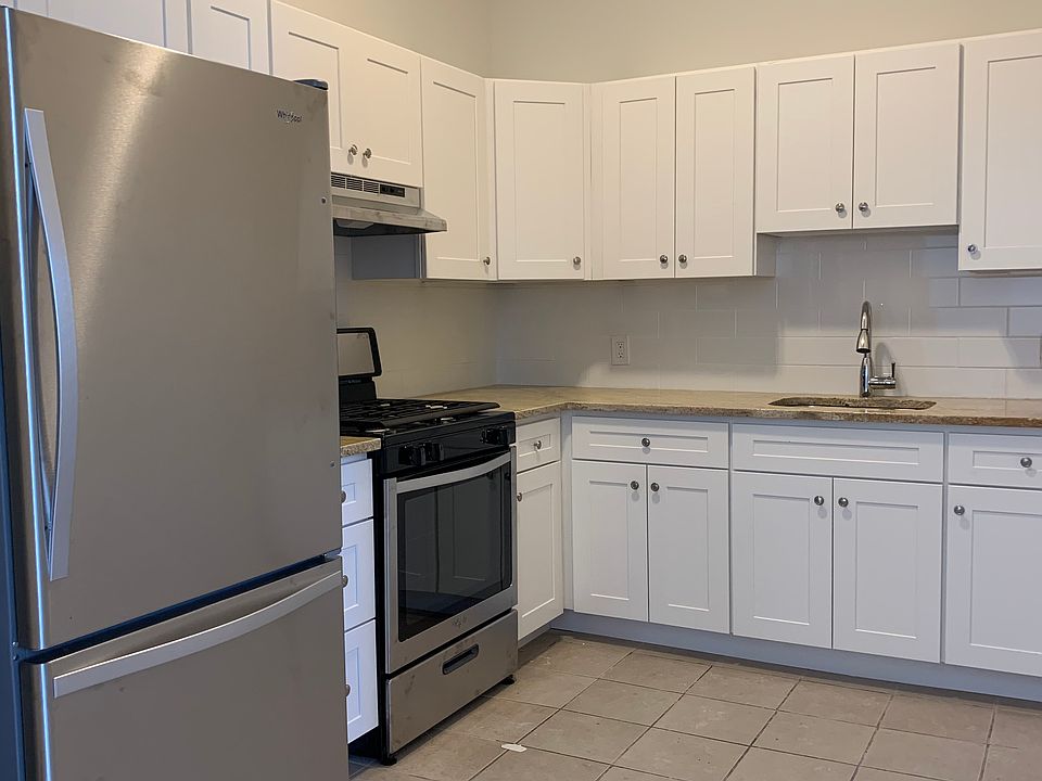 1st image of 872 Bergen Ave #6
