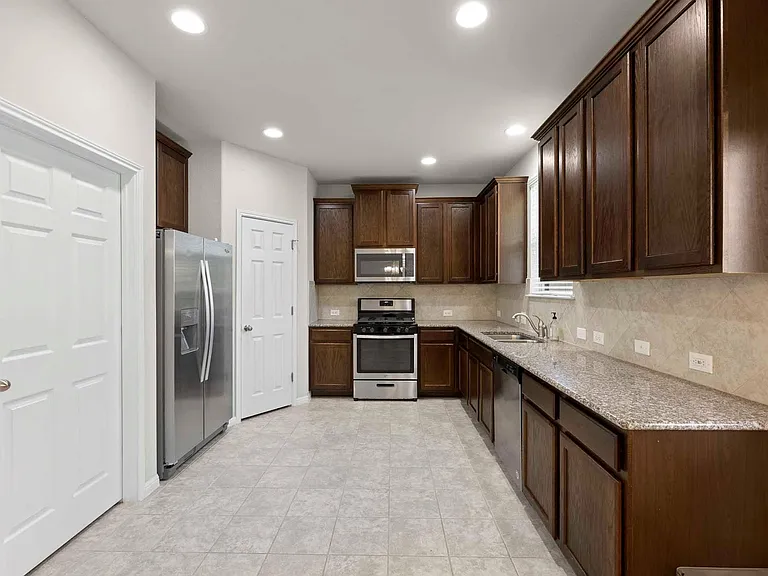 383 Eagle Brook Ln — Photo 12