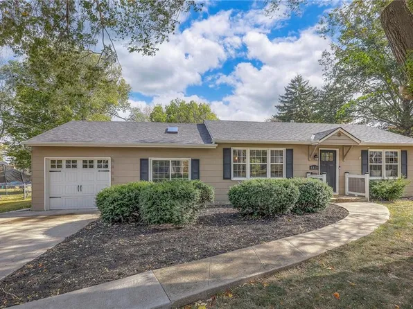 6419 Bluejacket St, Shawnee, KS 66203