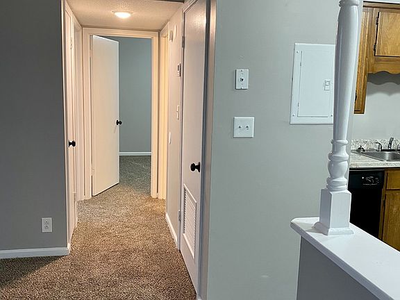 2nd image of 526 Main St #7