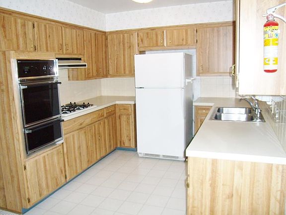 4th image of 3198 Dowling Dr