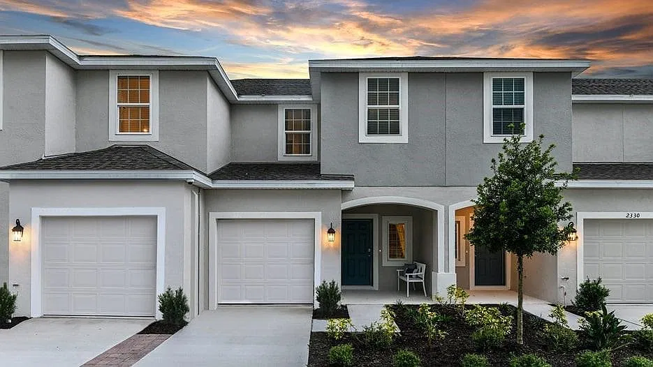 3 bed, 2.5 bath, 1373 sqft, $2,450 — Photo 1