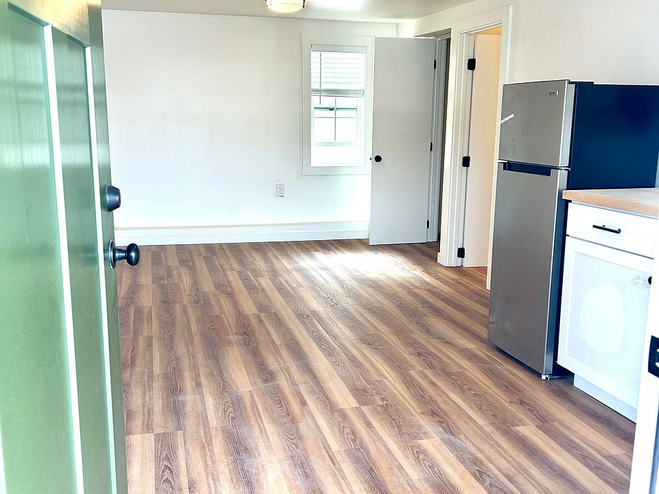 1st image of 1115 N 28th St #6