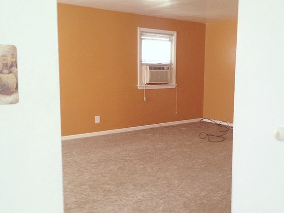4th image of 1749 42nd St