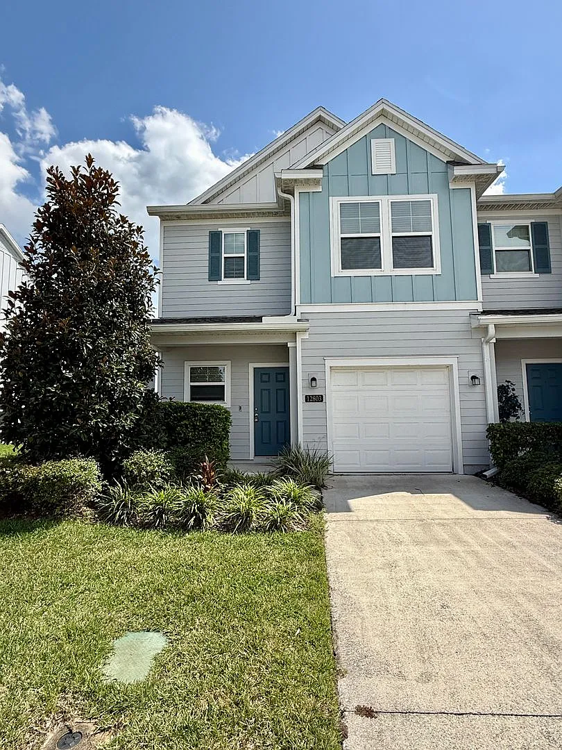 Great 3 bedroom 2.5 bath Townhouse — Photo 1