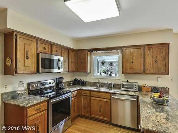5th image of 13 Bouldercrest Ct