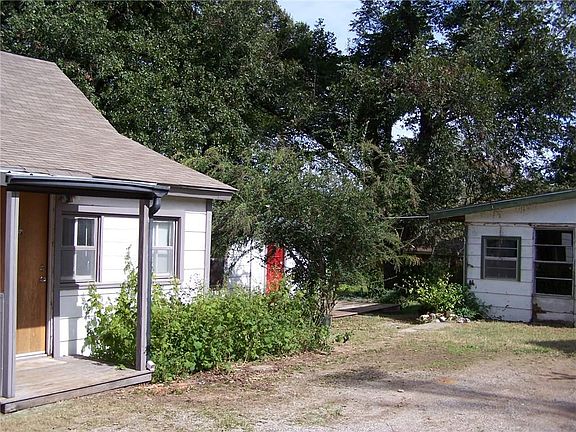 3rd image of 1320 S Fannin Ave